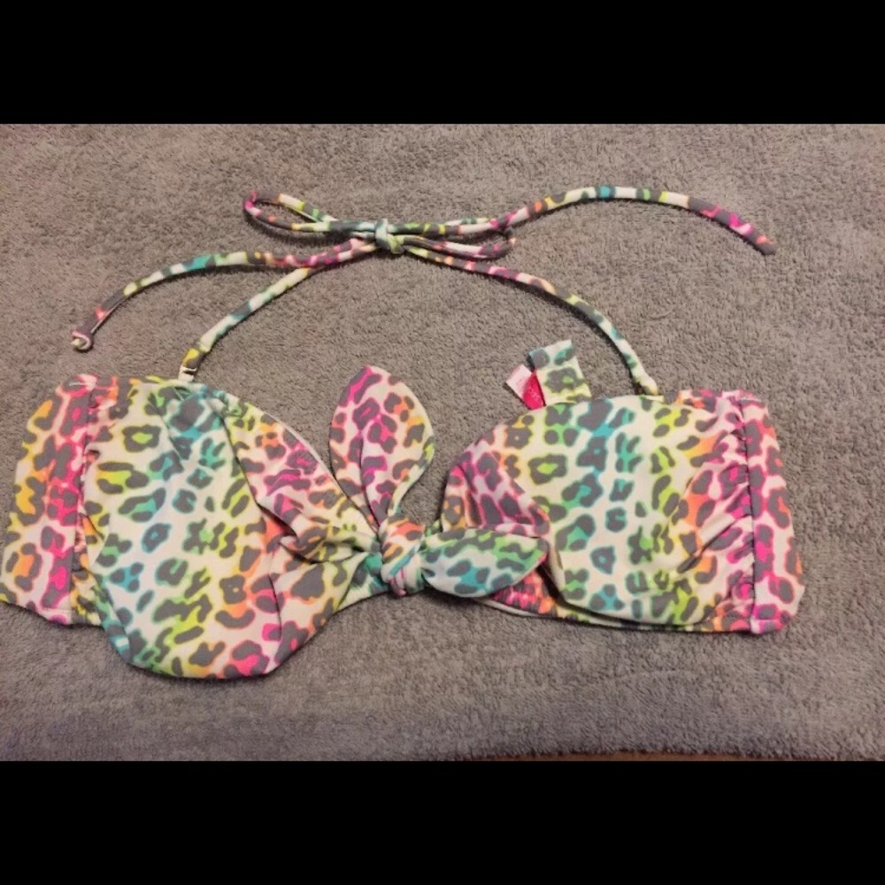 Victoria’s Secret bikini top
